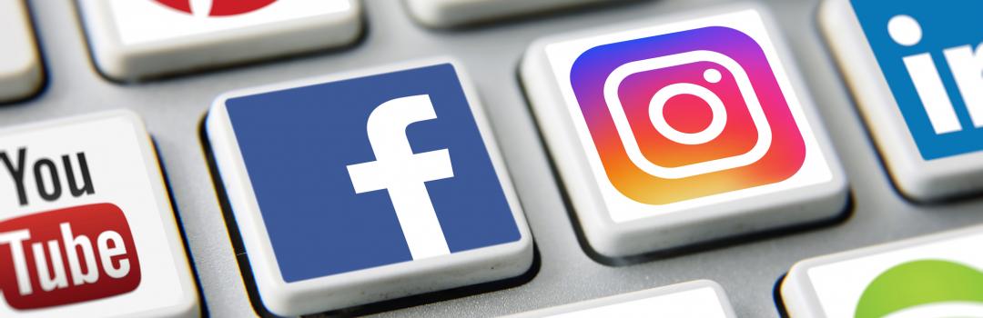 Farbige Buttons mit Symbolen von Social Media